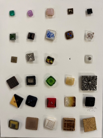 60,000+ BUTTON AUCTION