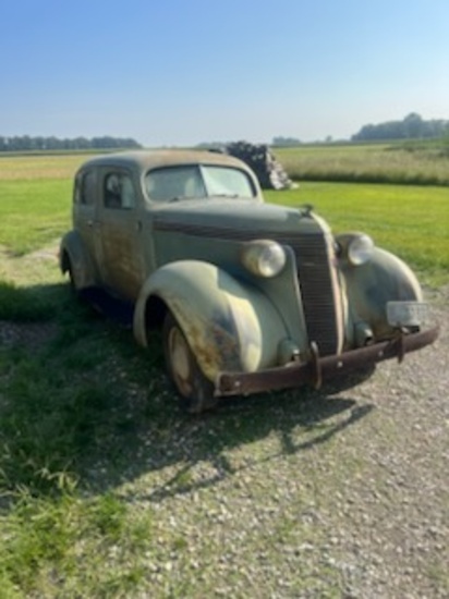 1937 Studebaker 4 door Sedan Barn Find! 6 cylinder