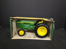 Ertl John Deere Utility Tractor 1/16 Die Cast Mode