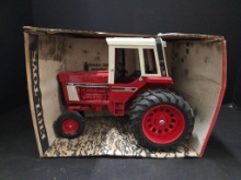ERTL Toys International 1586 Tractor with Cab in O