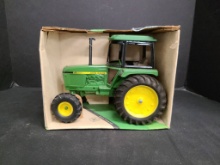 John Deere Utility Tractor 1:16 Scale Diecast Mode