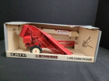 ERTL McCormick 1-PR Corn Picker 1:16 Scale Special