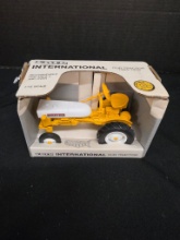 ERTL 1/16 Scale International Cub Tractor Die-Cast
