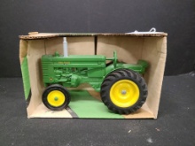 ERTL John Deere Model M Tractor 1/16 Scale Collect