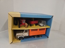 International 1/32 Scale Set