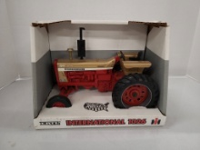 ERTL International 1026 Die-Cast Tractor 1:16 Scal