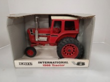 ERTL 1/16 International 1568 Tractor V8 Die-Cast