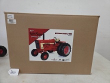 International 1066 Farmall 1/8 PA Farm Show Model