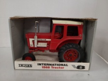 ERTL International 1568 Tractor 1/16 Die-Cast Mode