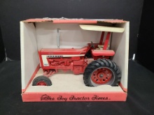 ERTL Farmall 706 1/16 Die-Cast Tractor 1995 Boxed