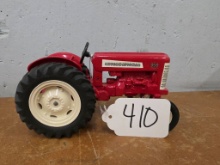 International Harvester 350 Utility Toy Tractor