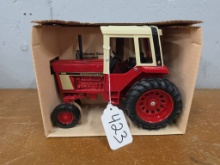 ERTL International 1586 Tractor With Cab Die-Cast