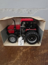 Ertl Case International 1/16 Scale Tractor Boxed