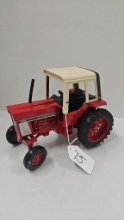International 1586 tractor