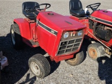 International Harvester Cub Cadet 682 Lawn Tractor