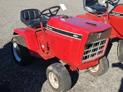 International Cub Cadet 482 Riding Lawn Tractor
