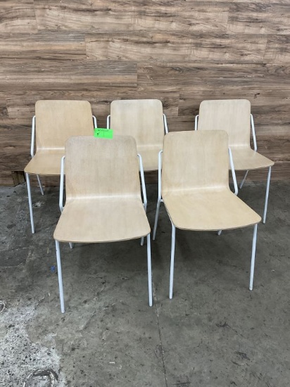 (5) Count Weooden Chairs