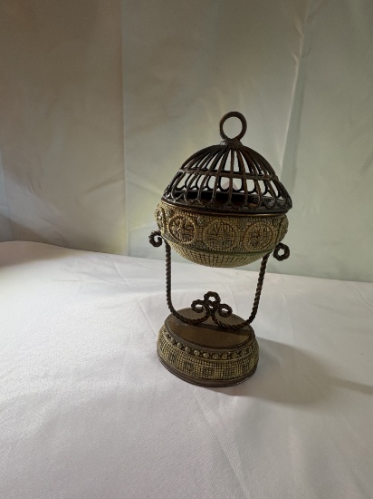 Decorative Neoclassical Hot Air Balloon Sculpture with Embossed Detail