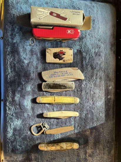 8 Pocket Knives
