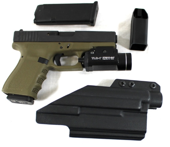 Glock 19 Gen 3 w/Streamlight TLR-1, Holster, and Spare Mag