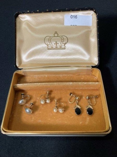Vintage Jewelry Box With 3 Pairs of Earrings