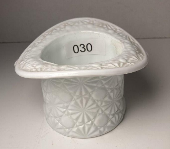 Vintage Fenton Daisy Button Milk Glass Top Hat