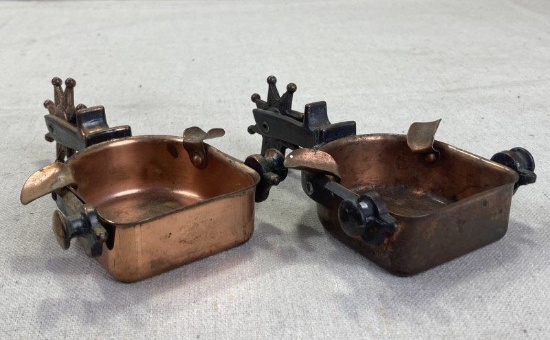 Pair of Spur-Form Ashtrays