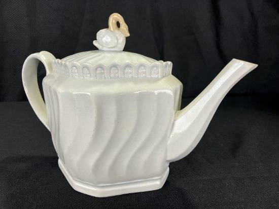 Pearlware Swan Motif Teapot