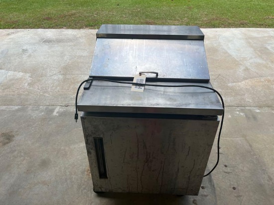 BERG 27" REFRIGERATED PREP TABLE