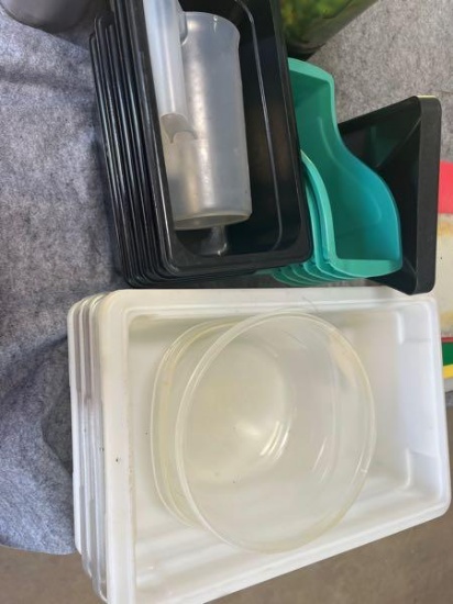 18 PLASTIC STORAGE CONTAINER