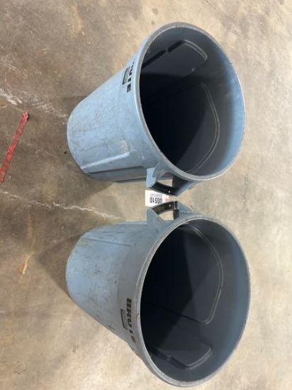 2-BRUTE 32 GALLON TRASH CANS