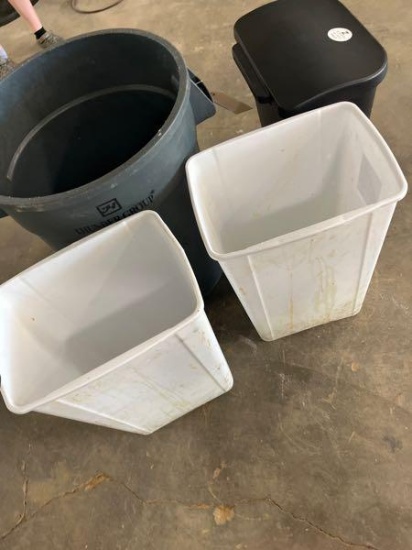 4 TRASH CANS
