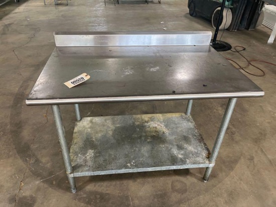 MEDIUM SIZE STAINLESS STEEL TABLE