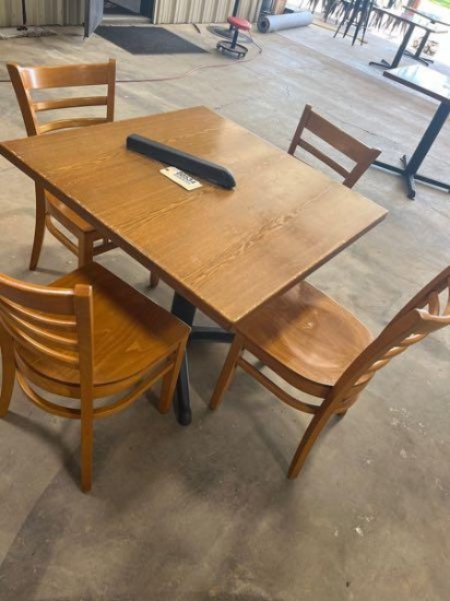Wood Table With 4 Chairs (BROKE LEG)