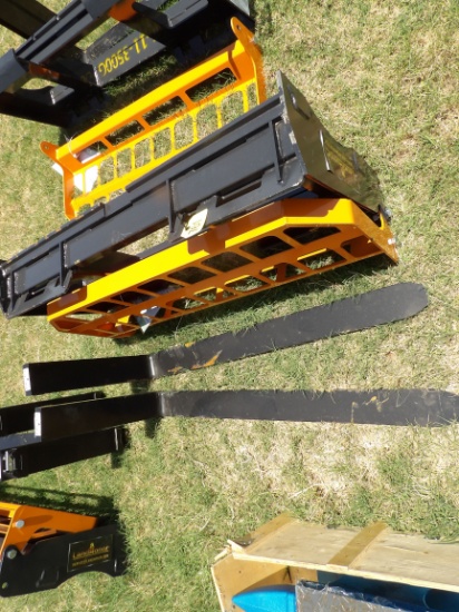 SKID STEER PALLET FORKS