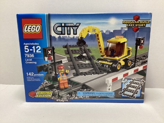 New LEGO City 7936 Level Crossing Building Set