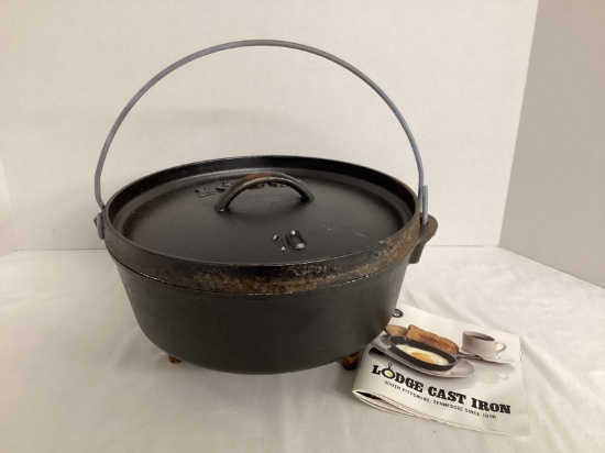 Lodge 4 Quart Cast Iron Camp Dutch Oven