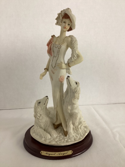 Miguel Angel "See Me" Statue