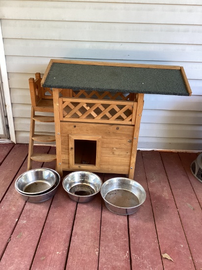 Outdoor Cat House and Stainless Bowls