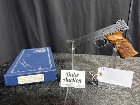 SMITH AND WESSON MOD 41 22 CAL 5.5 INCH BARREL MADE 1977 IN BOX SN#A410785