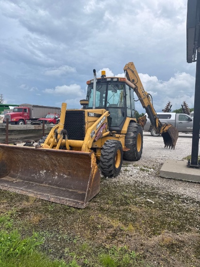 JOHN DEERE 310D BACKHOE LOADER WITH EXTENDABLE HOE - 4 WHEEL DRIVE