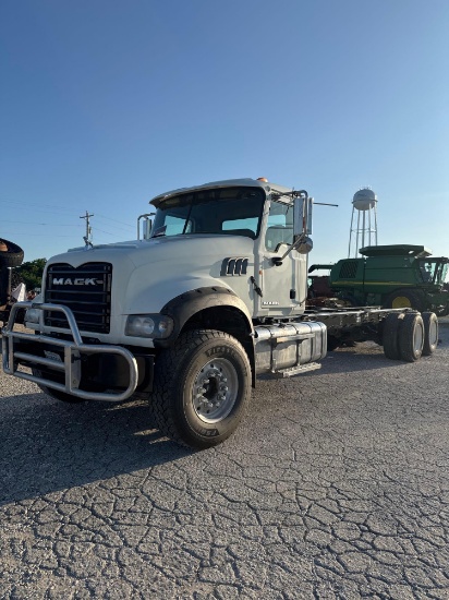 2015 MACK GRANITE ISL9 ENGINE APPRX 422,000 MILES - NO ISSUES WITH TRUCK, NEWER TIRES