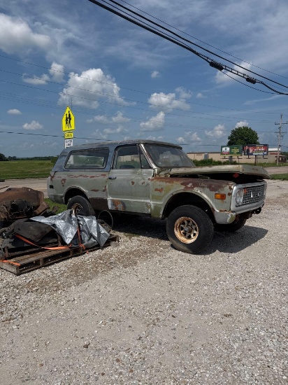 1972 CHEVY BLAZER - NO MOTOR OR TRAINEY - TWO BOXES OF PARTS