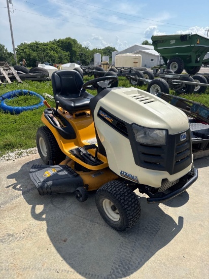 CUB CADET MODEL LTX 1042 42 INCH RIDING MOWER