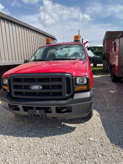 2006 FORD F350 UTILITY TRUCK 5.4 LITER GAS 2 WHEEL DRIVE - BELONGED TO THE PIKE CO HIGHWAY
