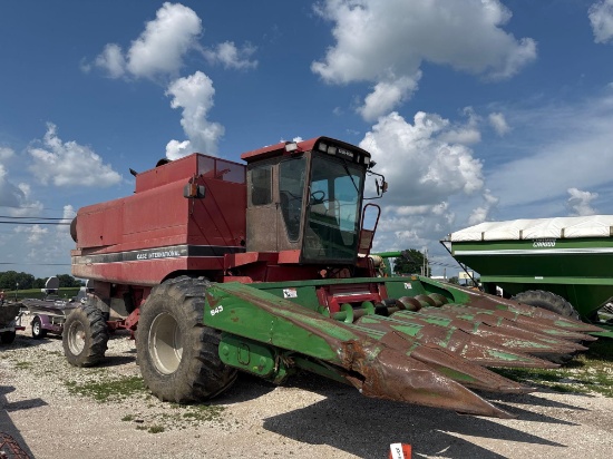 CASE IH 1660 COMBINE WITH 6 ROW JOHN DEERE HEAD