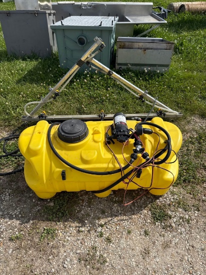 4 WHEEL SPRAYER WITH BOOMS