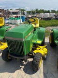 JOHN DEERE MODEL 318 GAS LAWN TRACTOR WITH 42