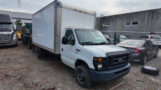 2013 Ford E-350 White Van Box Truck.