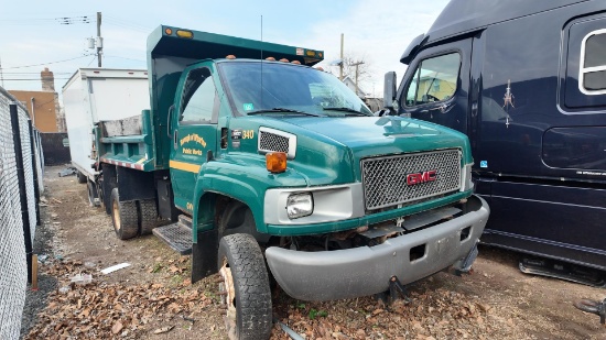2006 GMC C5500 Duramax. 29k Miles. 4x4.